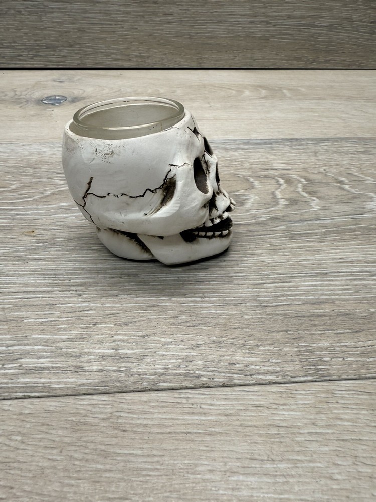 2012 RETIRED YANKEE CANDLE LED LIGHTED TEA LIGHT SKULL 2”