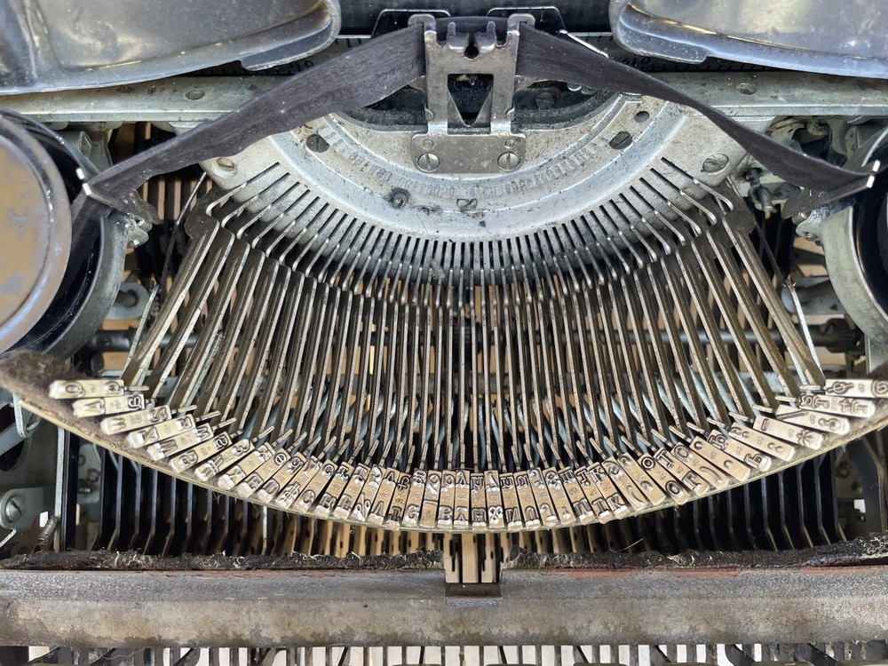 Underwood Champion Typewriter With Case - Read Description