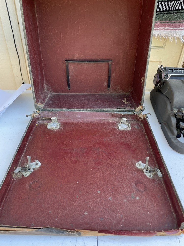 Underwood Champion Typewriter With Case - Read Description