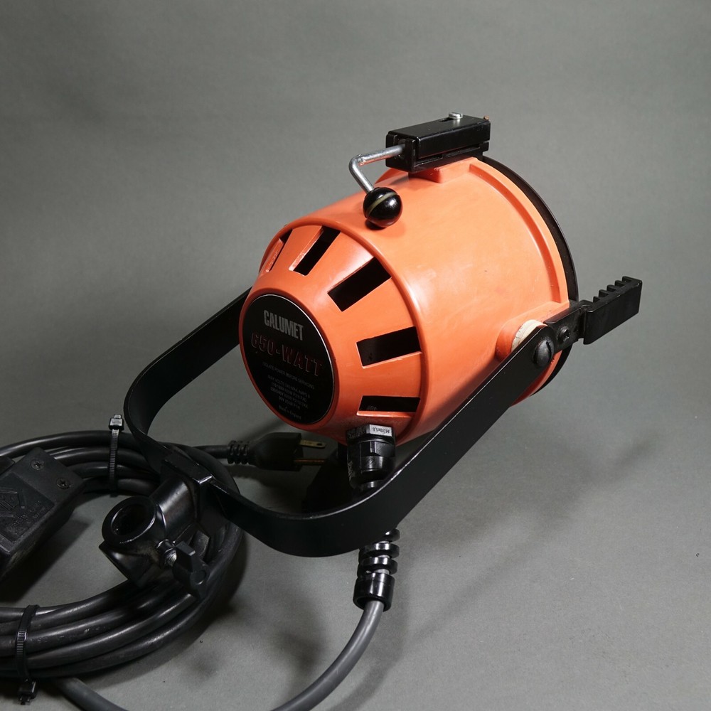 Calumet / Bowens 650 watt variable spot light w/ Bulb & Cable