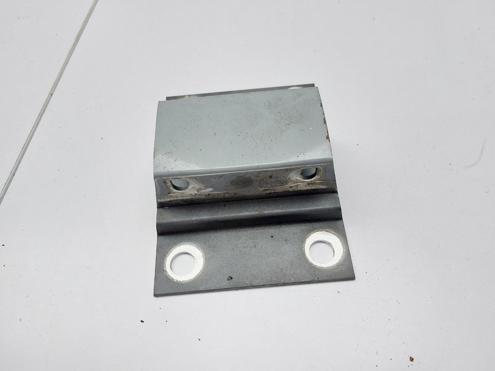 JAGUAR XK X150 FRONT WING SUPPORT BRACKET 2006