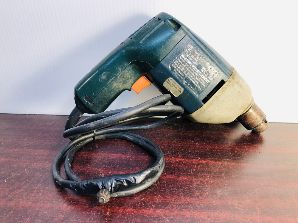 BLACK & DECKER 3/8" Variable Speed Drill Model 7190 Reversible With Chuck