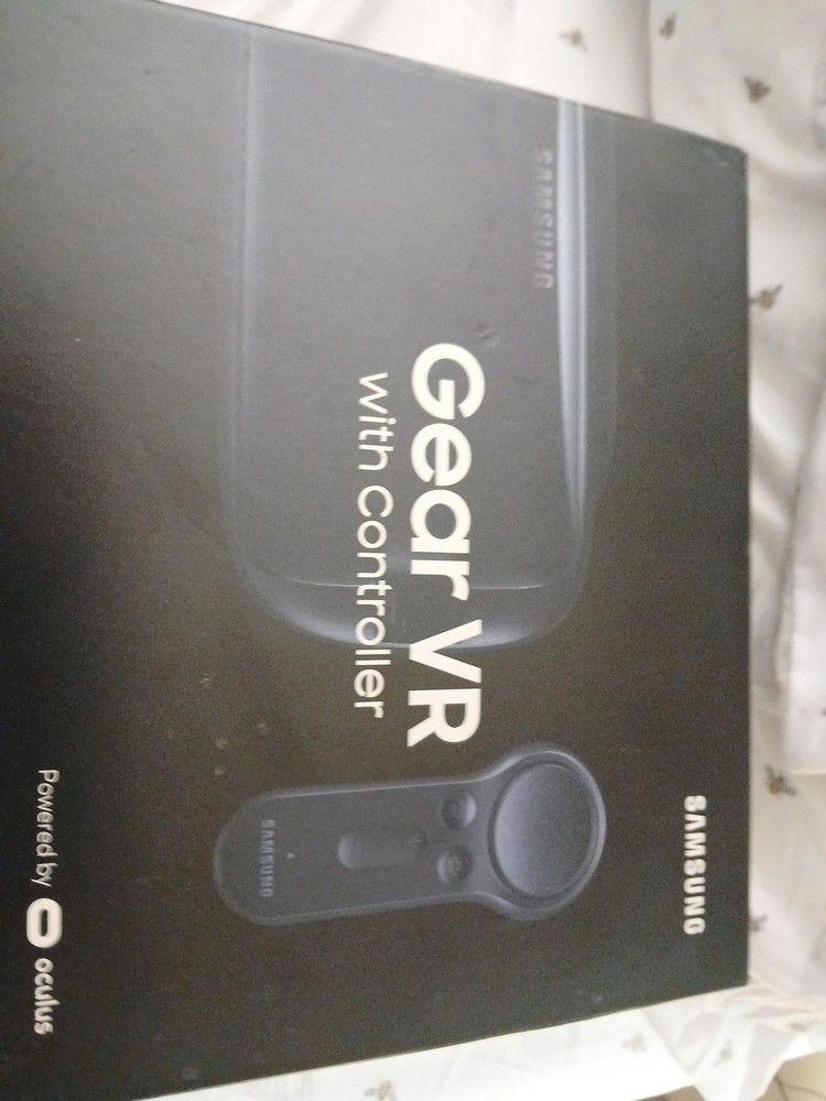 Samsung Gear VR With Controller
