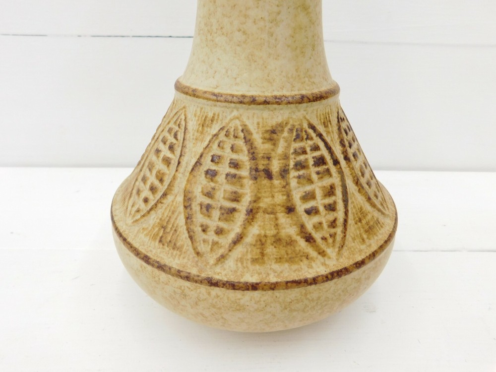 Leaf Pattern Pottery Vase / A-37