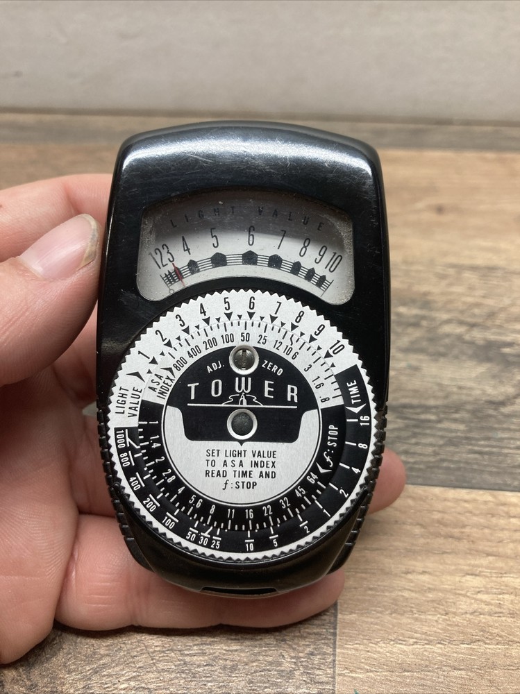 VINTAGE TOWER EXPOSURE LIGHT METER  BROWN  bakelite