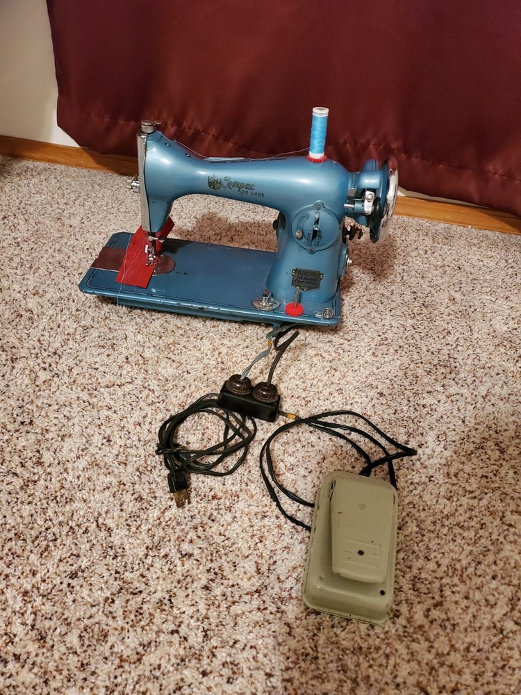 Vintage Super Deluxe Universe Precision Sewing Machine