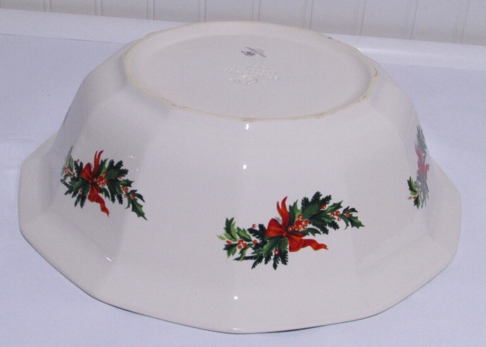 Pfaltzgraff Christmas Heritage 11" Serving Bowl