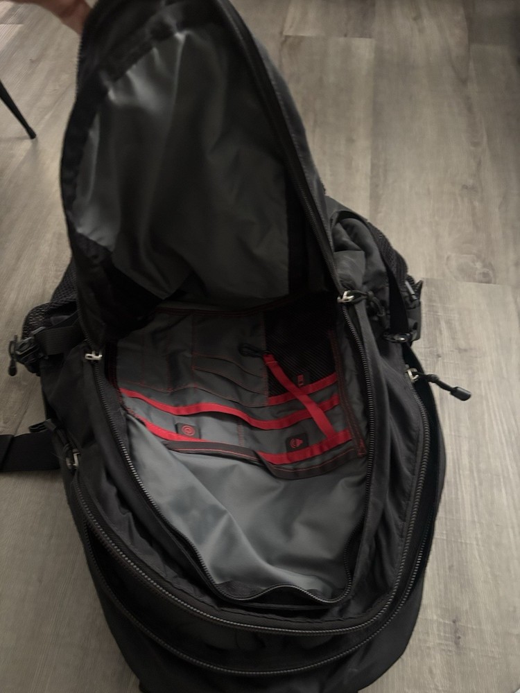 The north face recon backpack black
