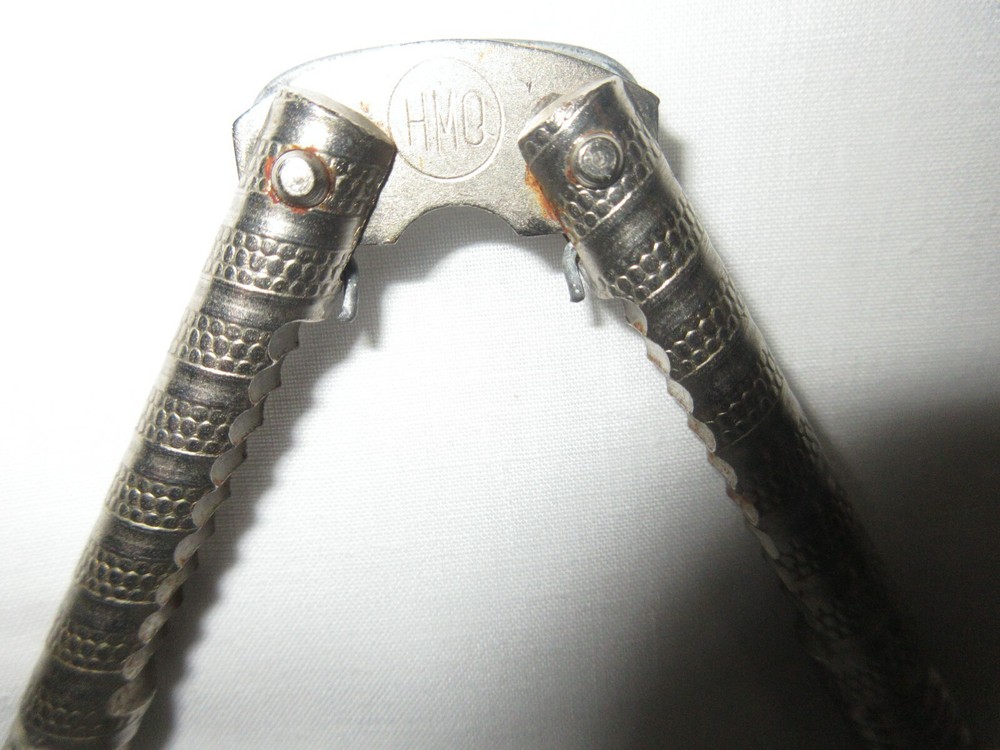 VTG HMQ (1) Nutcracker Metal (4) Unbranded FANCY HANDLE NUTCRACKER