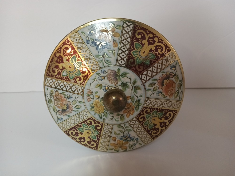 VINTAGE CONTAINER MADE IN ENGLAND TIN CONTAINER WITH LID