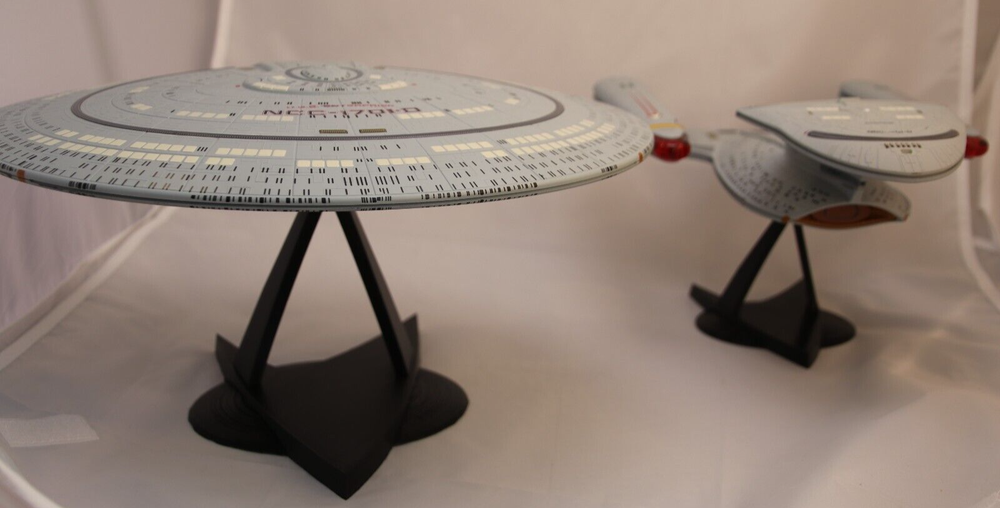 Diamond Select Star Trek USS Enterprise-D Dual Display Stand
