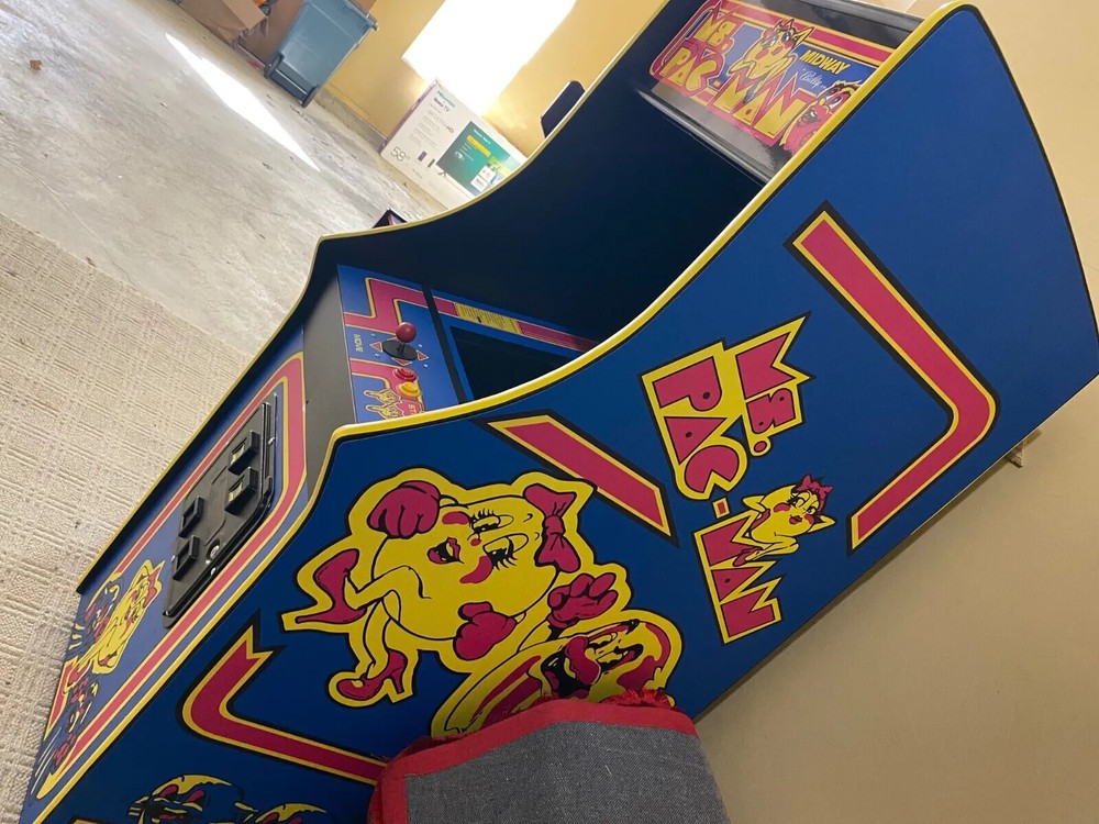 Ms PAC-MAN ARCADE MIDWAY COIN MACHINE