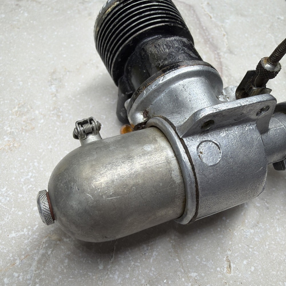 MADEWELL 49 1940s RC GAS ENGINE FOR AIRPLANE TETHER CAR