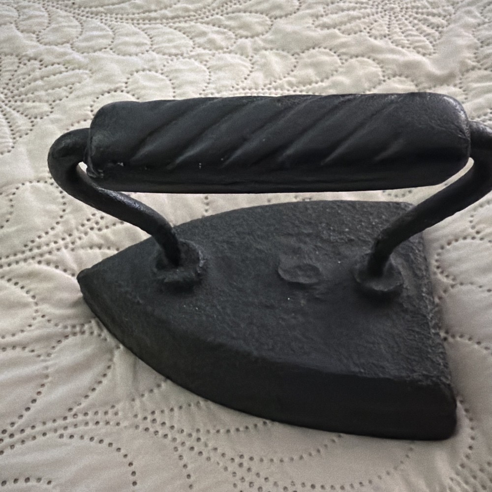 Antique Cast Iron Sad Iron No 6