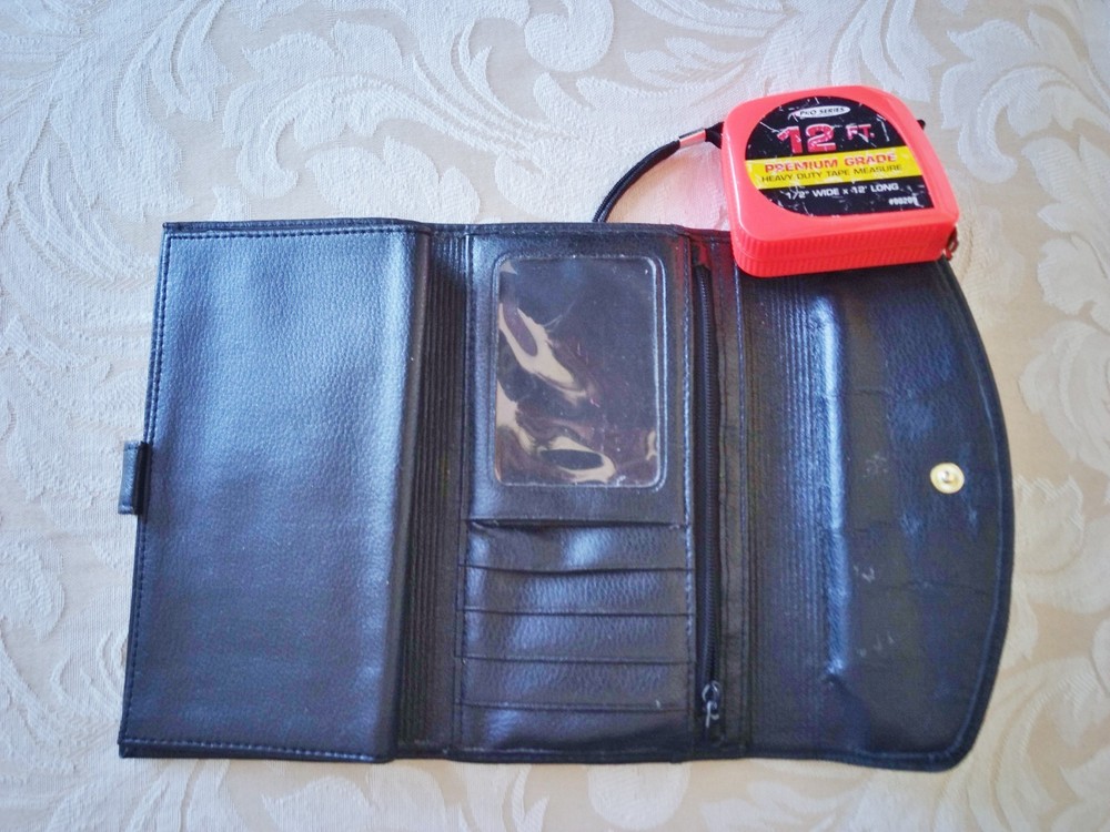 WOMANS BLACK LEATHER CLUTCH WALLET