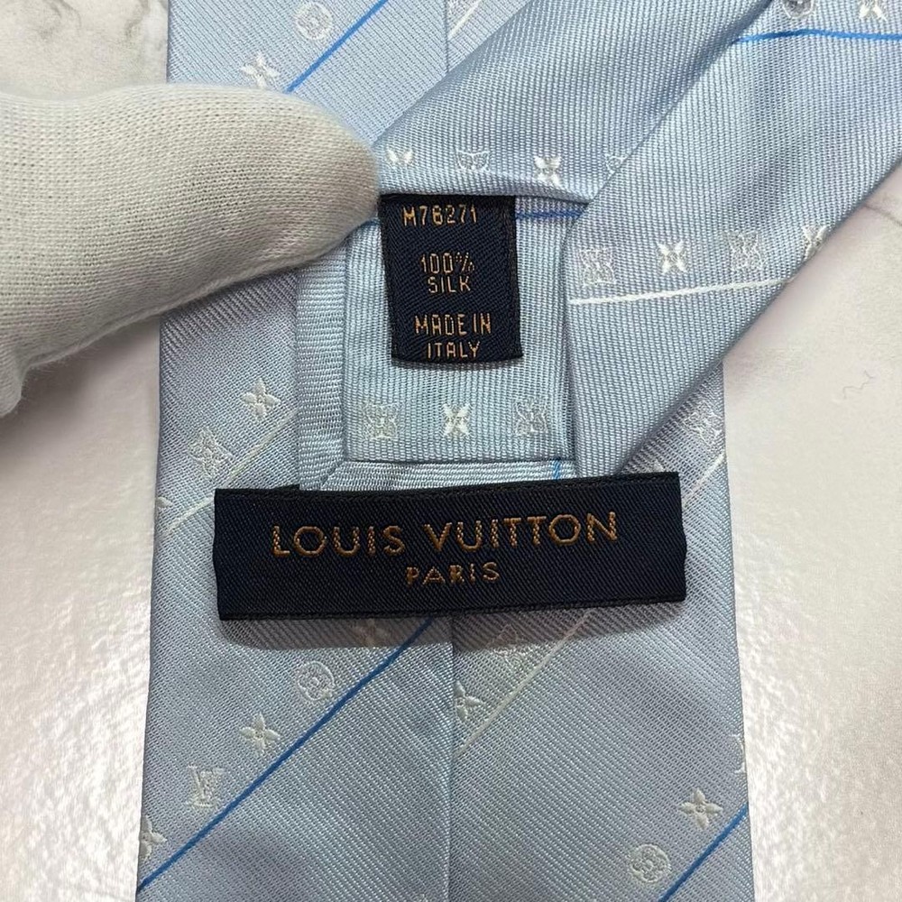 Louis Vuitton 100% Silk Monogram Tie Elegant Used