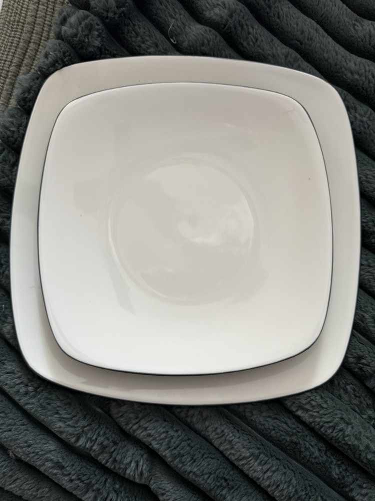 Noritake Colorwave Graphite 6-Piece Place Setting; Square & Round Mix Never Used