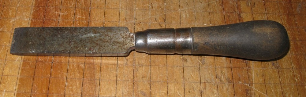 UNMARKED 7/8" CHISEL WITH LUTZ FILE HANDLE AND INCORRECT SHARPENING