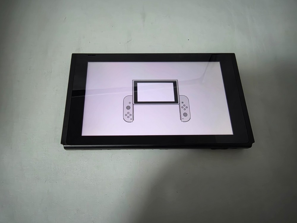 Nintendo Switch Unpatched Console Only Screen slightly yellowing Tested
