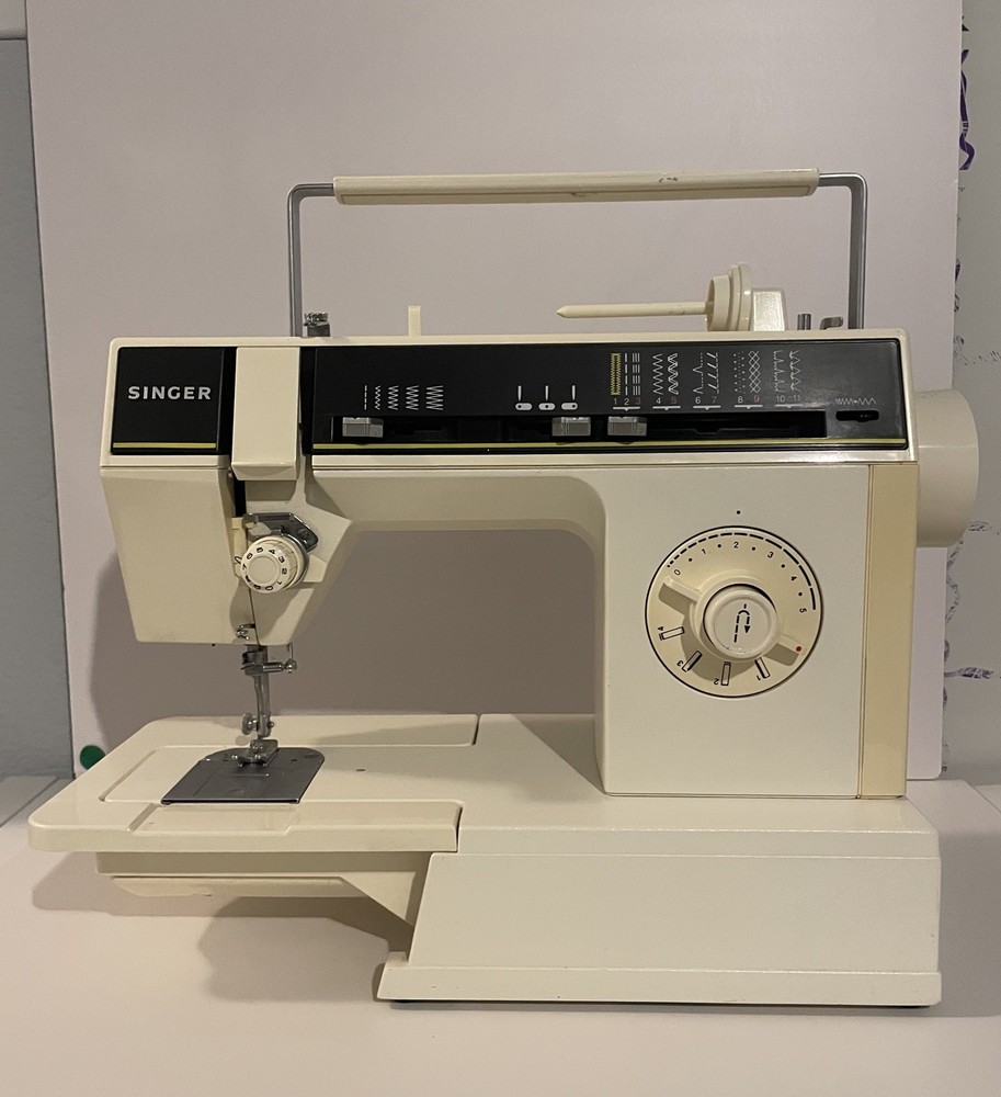 Vintage SINGER sewing Machine 6217