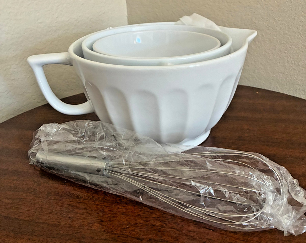 Batter and Bowl Set - NIB - 3 Pieces Stackable with Stainless Whisk