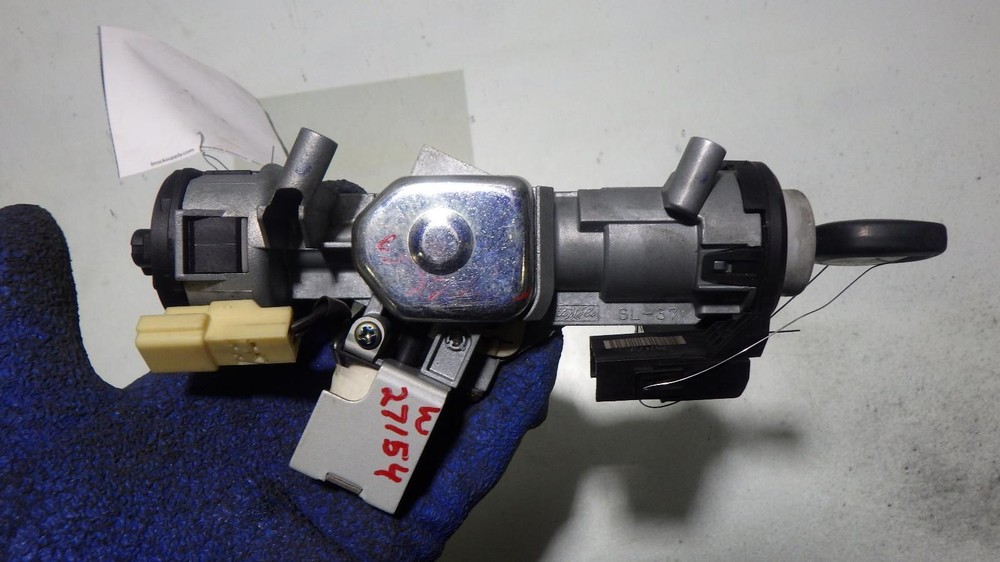 05 MAZDA 3 Ignition W/Key