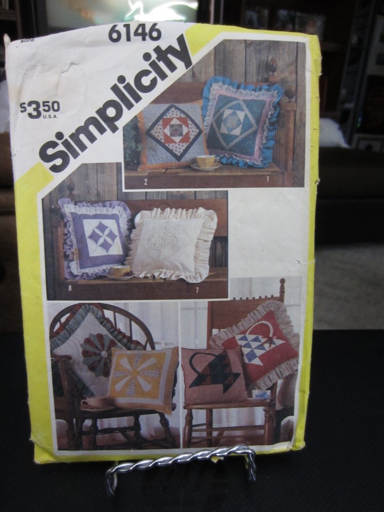 Simplicity 6146 Set of 15" Patchwork Pillows Pattern