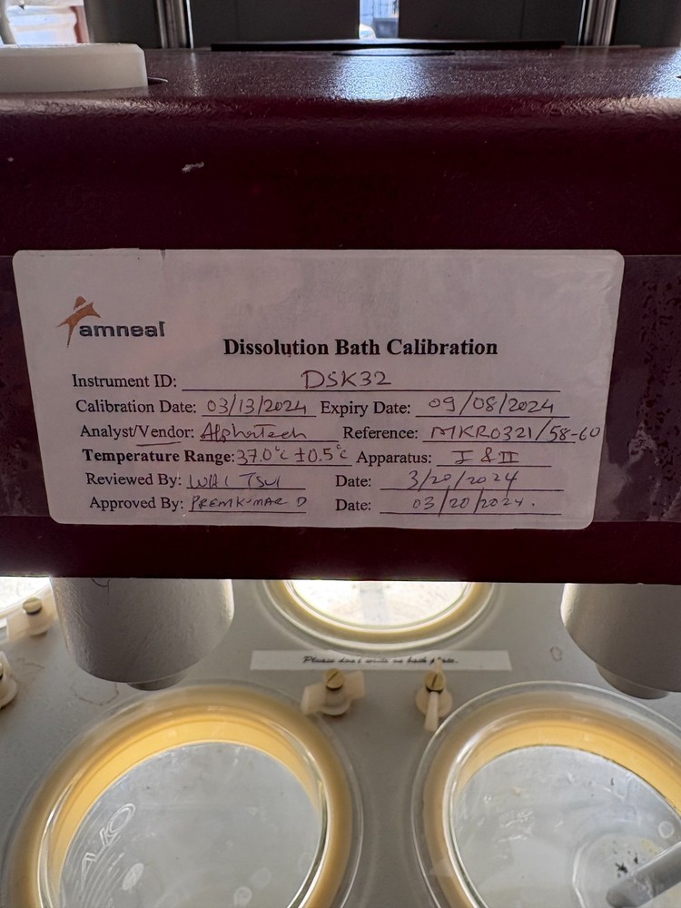 Distek dissolution test system 2100C Last Calibrated 2024 with TCS0200C
