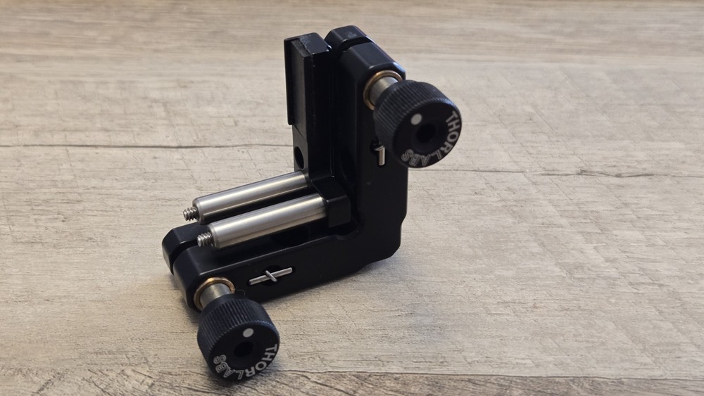 THORLABS KM100C Kinematic Rectangular Optic Mount Right Handed