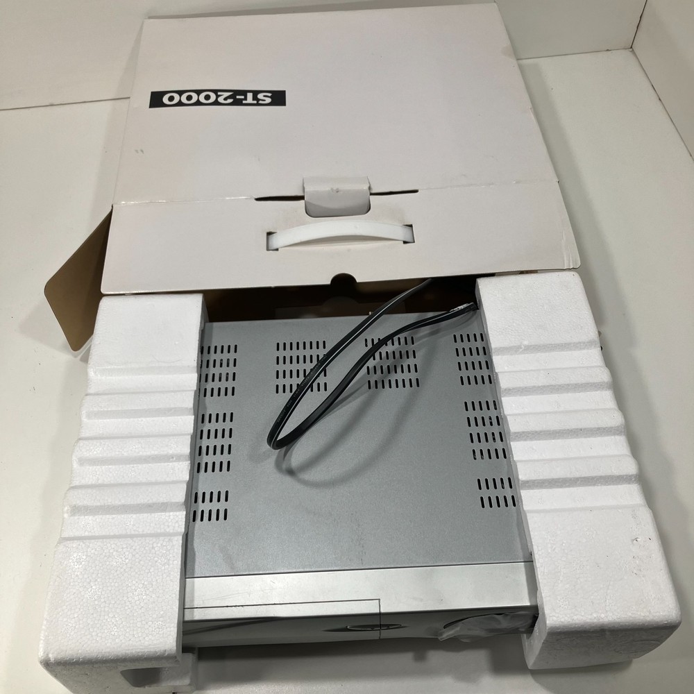 Free To Air Satellite Receiver ST-2000 DVB Set Top Box – Untested – Powers On
