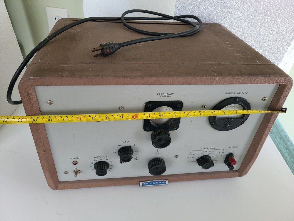 Hewlett Packard 650A Test Oscillator Unit, Powers Up, UNTESTED