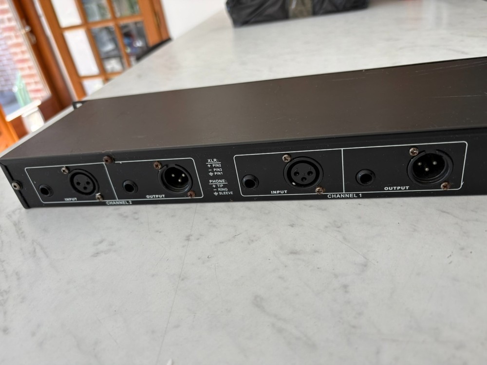 dbx Power AQ215 EQ. READ Graphic Equalizer