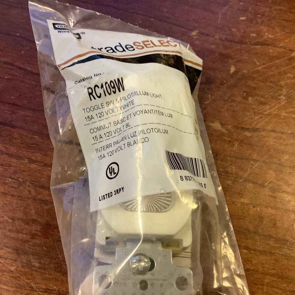 Hubbell RC109W Combination 15A S/P Toggle Switch Pilot/Illum,White