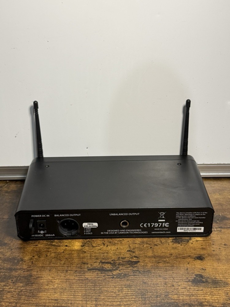 Samson CR88 Wireless Receiver w/samson cb88 transmitter & headset - Works Great!