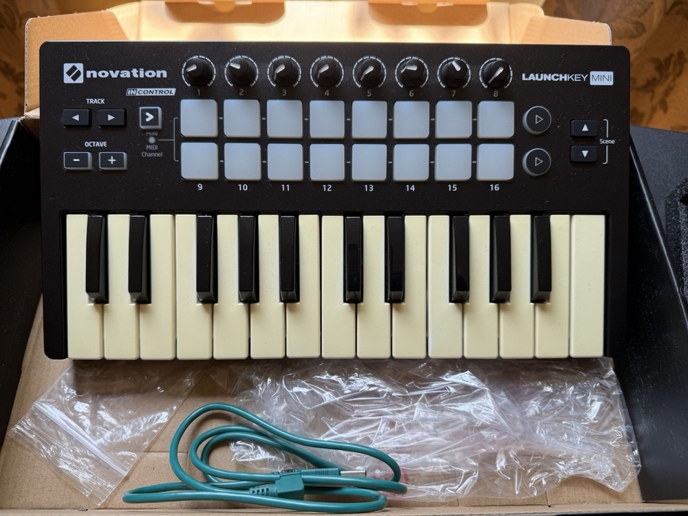 Novation Launchkey Mini MK2 25-Key Midi Controller for Ableton Live