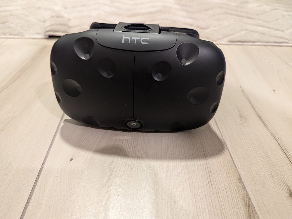 HTC Vive Virtual Reality Headset Only - No Cables - WORKS
