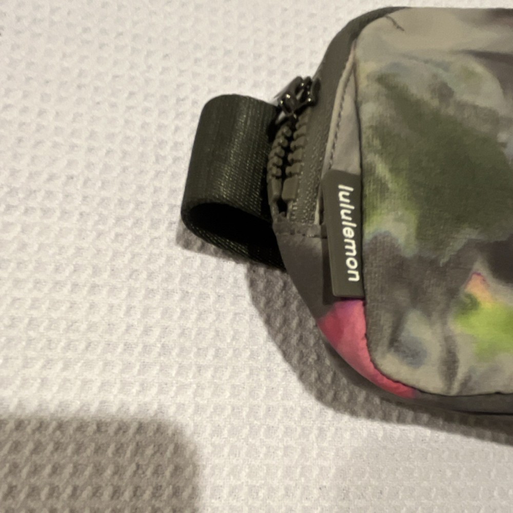 NWT lululemon Everywhere Belt Bag Hyper Dye