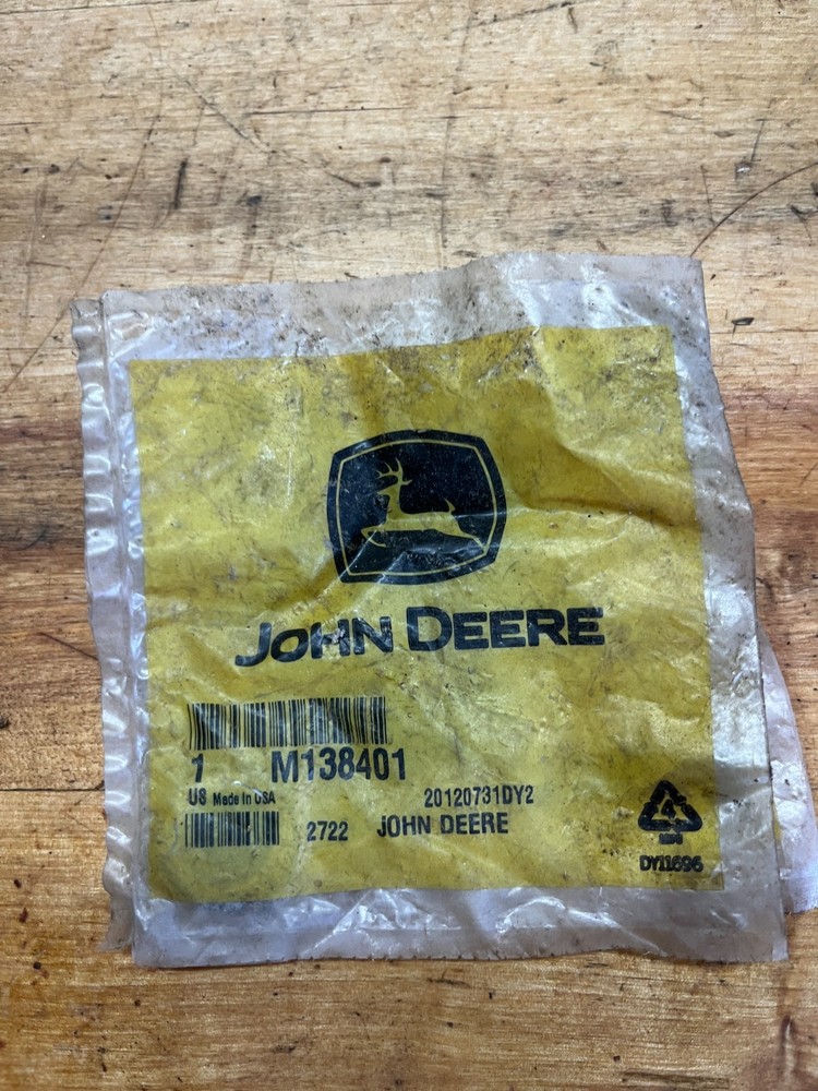 JOHN DEERE M138401