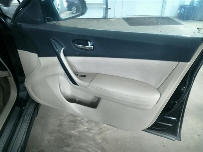 MAXIMA 2013 High Mounted Stop Light 104650029