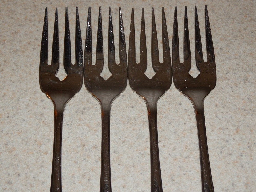 ONEIDA STAINLESS FLATWARE REPOSE 4 SALAD FORKS 6 3/4"