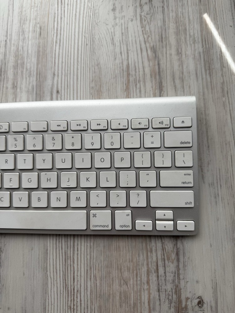 Apple Magic KeyboardWireless Bluetooth ModelA1314