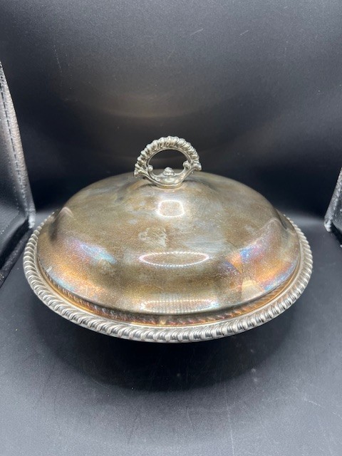 WM Rogers Silverplate Round Serving Bowl Dish w/ Lid 10"