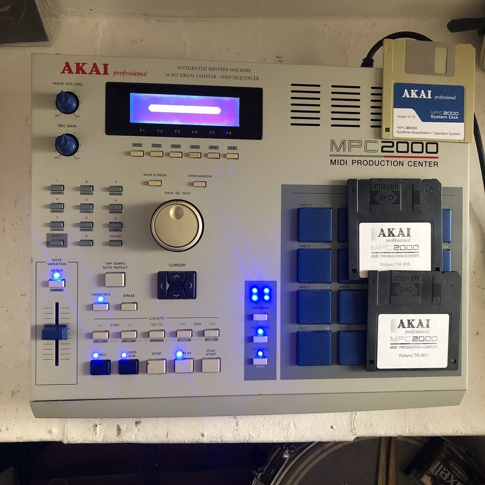 Custom Akai MPC 2000 w/BLUE LEDs & PADs || Serviced, Tested & Working