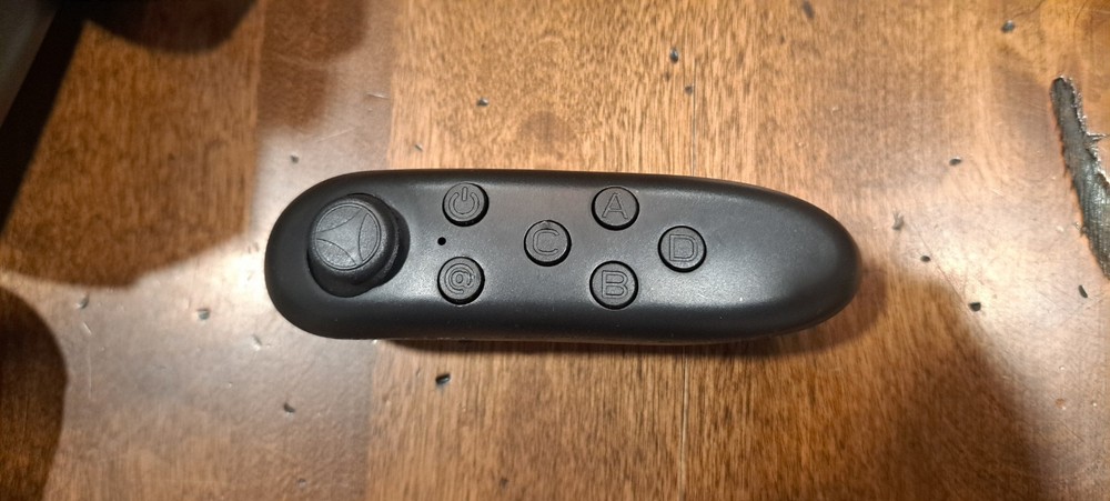 Utopia 360 Virtual Reality 3D Headset + Bluetooth Controller and box - used