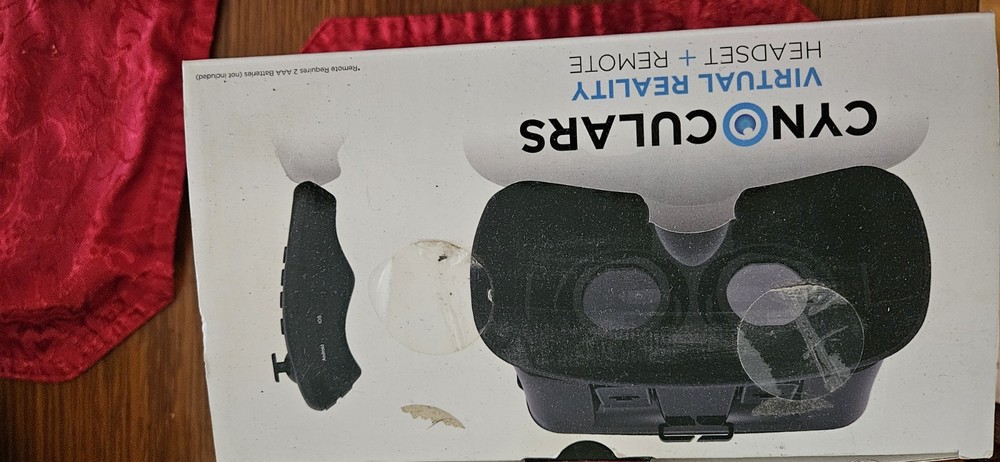 Cynoculars Virtual Reality Headset with Wireless Remote