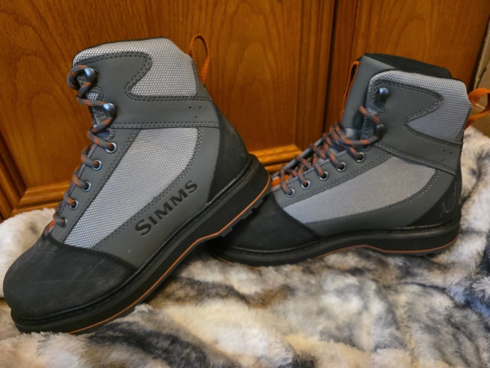 Simms Womans Size 7 Tributary™ Wading Boot w/ Rubber Sole  Basalt