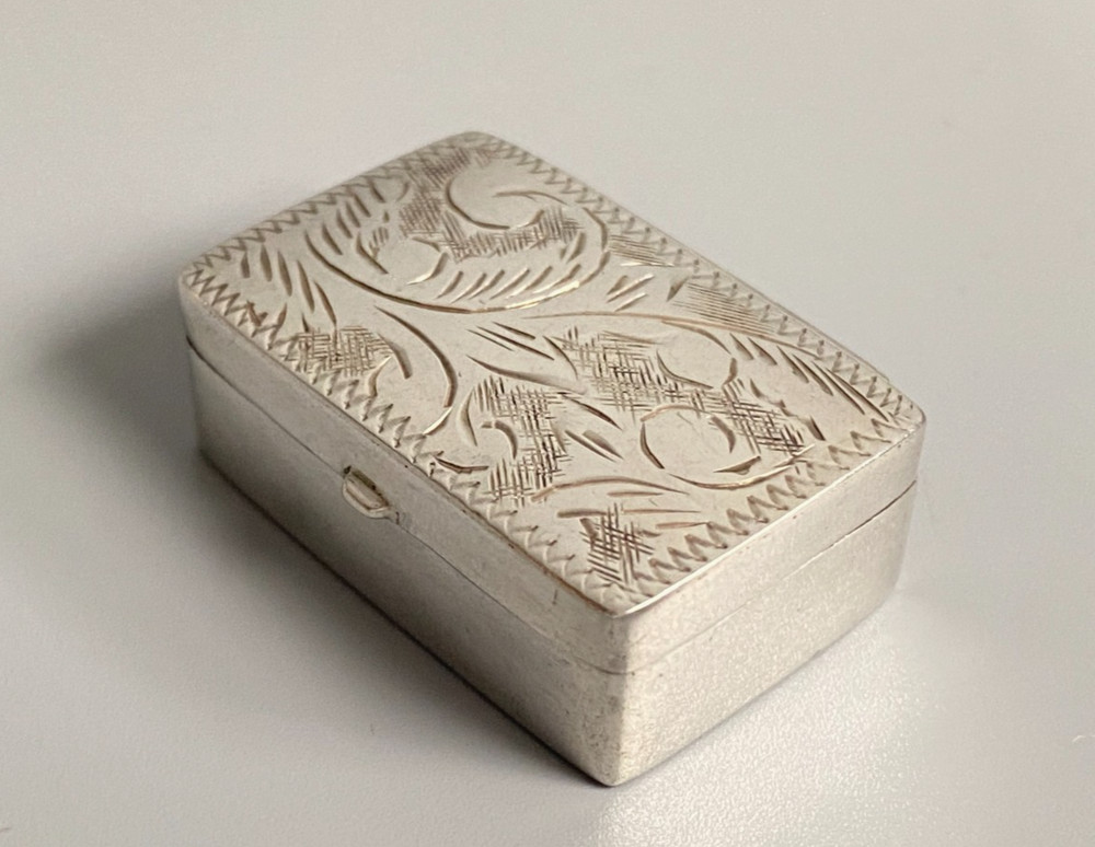Vintage Mid Century Solid Silver Ornate Floral Scrollwork Hinged Snuff Pill Box