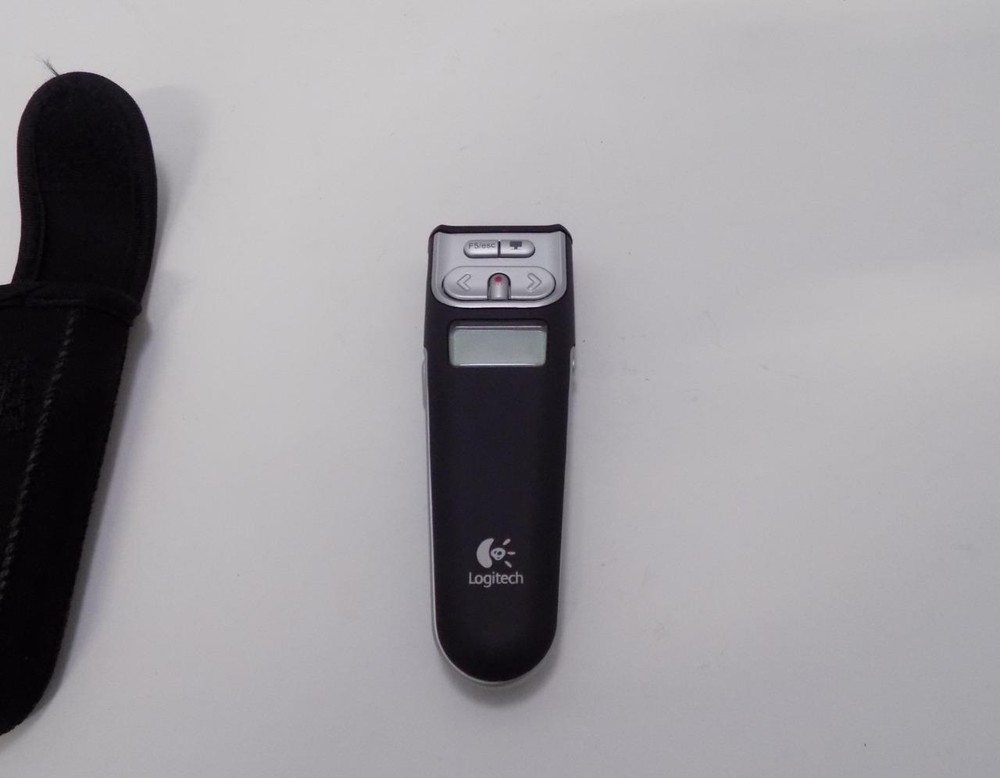 Lightware Viewpoint 100 LCD Projector w Case & Logitech R-RB5 Presenter