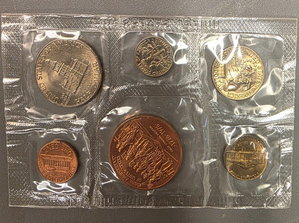 1976-P Official US Mint Souvenir Set with Envelope.