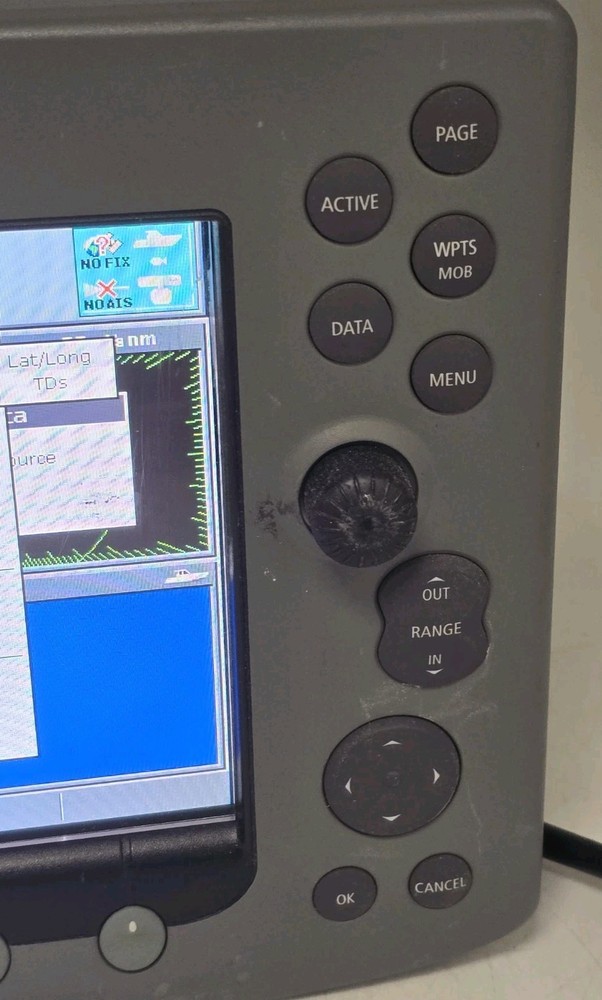 Raymarine E80 E02011 Marine GPS Chart Plotter Fishfinder Radar
